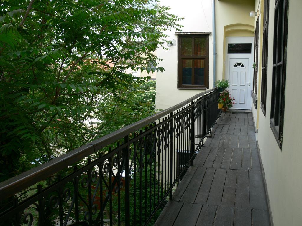 Sunny City Center Pecs Exterior photo